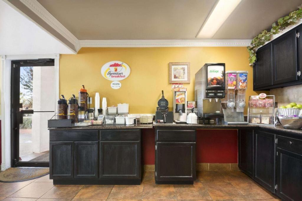Super 8 By Wyndham Baton Rouge/I-12 Otel Dış mekan fotoğraf